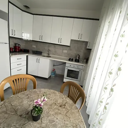 Apartament Ayhaws *